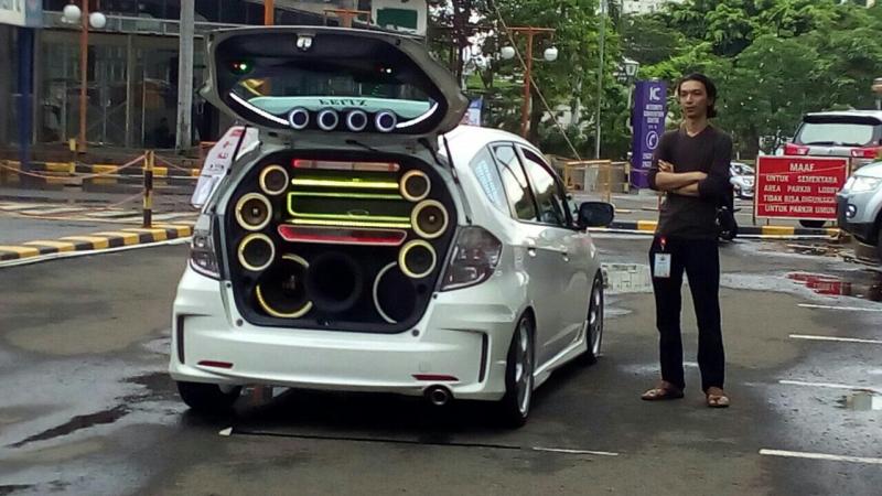 Salah satu mobil peserta kontes modifikasi USACI di mal otomotif MGK Kemayoran. (foto : yacob)