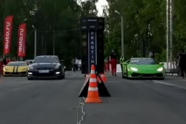 Balap drag race Nissan GTR vs Lamborghini Huracan (ist)