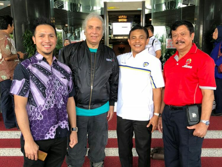 Kombes Ipung Purnomo (paling kanan) dan Dyan Dilato mendampingi Mr. Aditya Kapoor di Kemenpar Jakarta. (foto : ist)