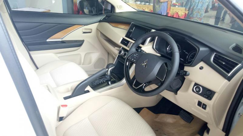 Kabin depan Mitsubishi Xpander yang mewah dan comfort. (foto : budsan)