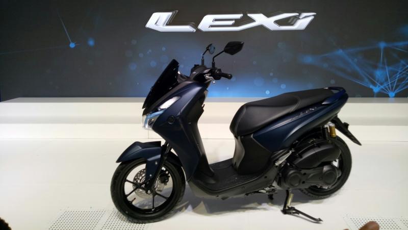 Yamaha Lexi dengan jok lebih panjang dan cocok dipakai para cewek. (Foto ; budsan)