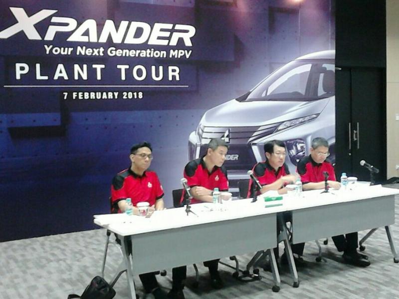 Manajemen Mitsubishi Motor Krama Yudha Sales Indonesia lakukan preskon pada kunjungan pabrik di Cikarang. (Foto : Anto)