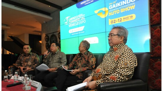 Jongkie D Soegiarto (kiri), Gaikindo hanya mengusulkan tak bisa memutuskan. (Foto : ist)