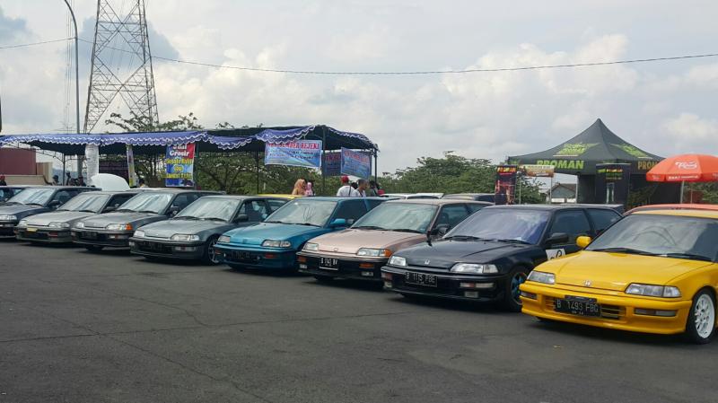 Para peserta gathering Nasional tak lupa membawa Honda Civic Nouva kesayangan ke Ungaran, Semarang. (Foto : ist)