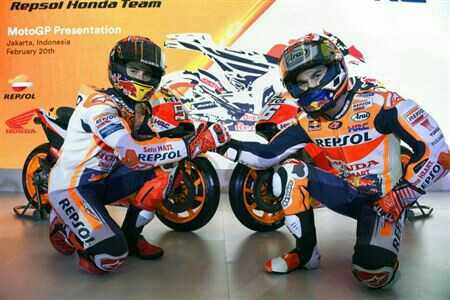 Duet Repsol Honda Marc Marquez dan Dani Pedrosa di Kemayoran, Jakarta. (foto: Repsol Honda)