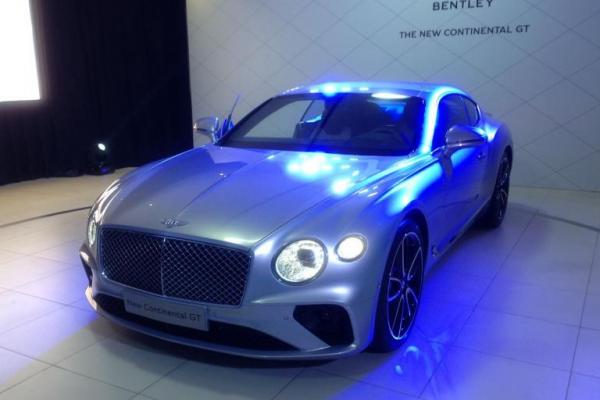 Bentley New Continental GT berbahan alumunium material industri pesawat terbang (foto: adri)