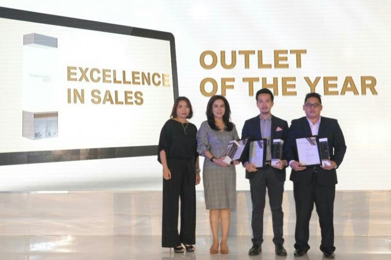 Para pemenang Outlet of Year BMW Excellence. (foto : ist)