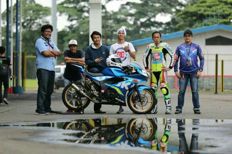 Para wartawan yang tergabung dalam GI-JOE Racing Team. (foto : Suzuki)