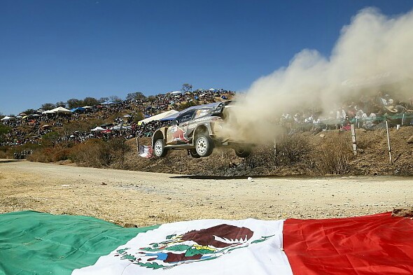 Sebastien Ogier (Ford), melayang di Meksiko dan menguasai klasemen WRC  sementara. (foto: autosport)