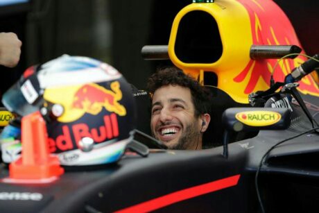 Daniel Ricciardo (Red Bull) on fire jelang tarung kandang. (foto: abc.net.au)