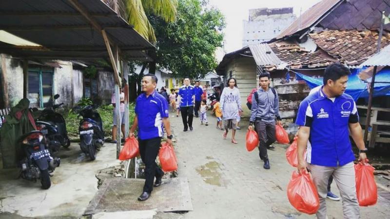 Yamaha ikut memberi bantuan pada korban banjir di Muntok, Bangka Timur. (foto : ist)