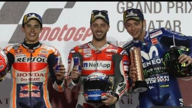 Dovi di antara Marquez dan Rossi di podium Losail, Qatar 2018. (foto : ist)