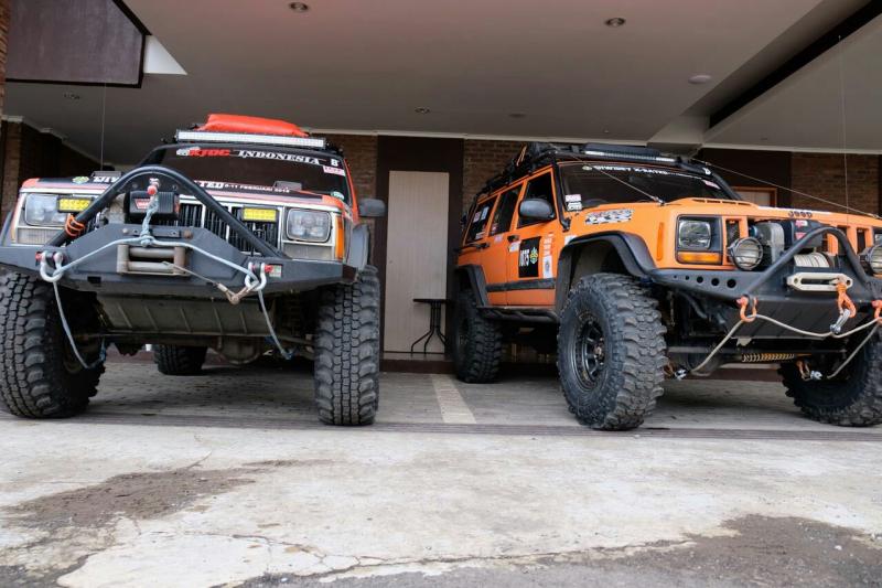 Komunitas XJ Owner Club sebagian juga hobi offroad dengan memodifikasi jeep Cherokeenya. (foto:dok XJOC)