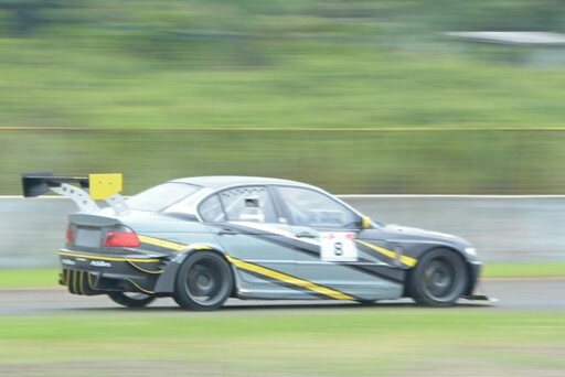 Setiawan Santoso optimis bisa kembali mendulang podium di ETCC 3000 dengan BMW M3 andalannya. (foto : fajar)
