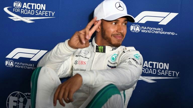 Lewis Hamilton (Mercedes),  pole ke-7 di Albert Park. (foto: skysports)