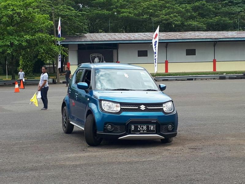 Safety driving untuk wartawan diadakan Suzuki di sirkuit Sentul Bogor. (foto : ist)