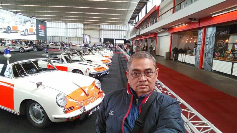 Rulianto Katam saat mengunjungi pameran otomotif di Amsterdam, Belanda. (foto : dok pribadi)