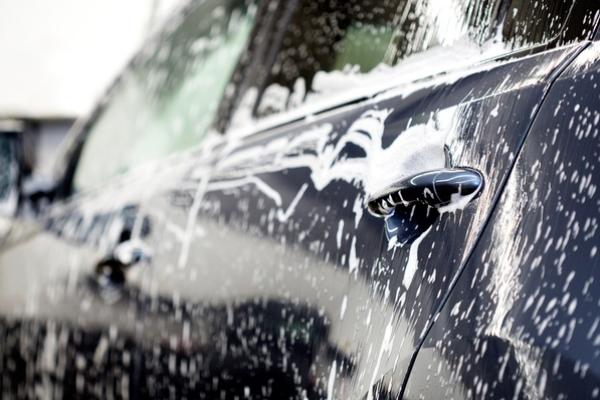Mencuci mobil jangan sembarangan, rawat cat mobil anda (foto: ist)