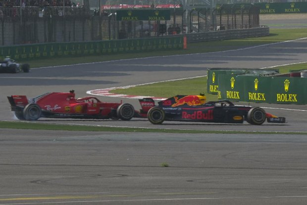 Insiden Verstappen vs Vettel di tikungan 14 Sirkuit Shanghai (foto: ist)
