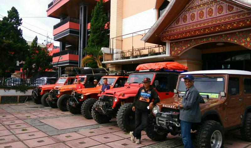 Offroader Jagord Bukittinggi bertolak menuju Banda Aceh. (foto : anwar).
