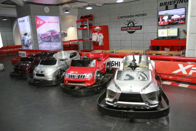 Unit model kendaraan penumpang Mitsubishi yang digunakan di wahana Mitsubishi Race Track. (foto : MMKSI) 