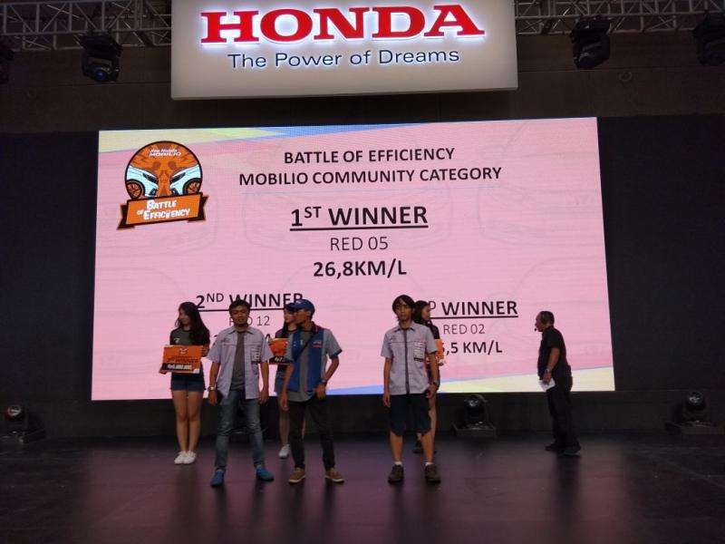 Pemenang lomba irit BBM Honda Mobilio kategori komunitas pecahkan rekor baru (foto: anto) 