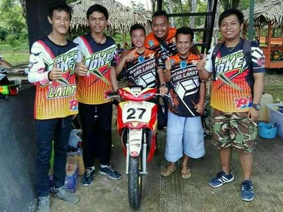 Tim balap motor dari Lahat ini siap bersaing di Kejurnas Motoprix region Sumatera. (foto : prima)