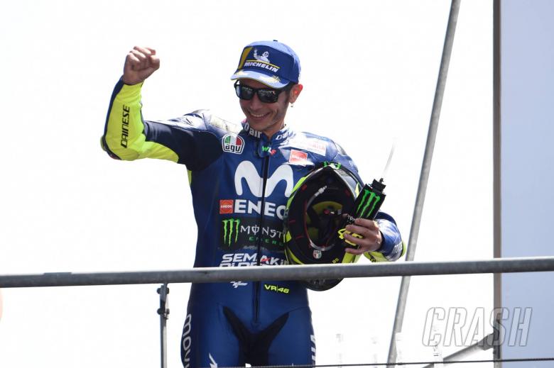 Valentino Rossi finish di podium 3 setelah memulai start dari posisi 9 di MotoGP Le Mans (Foto: ist)