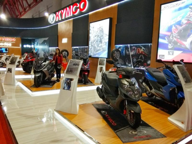 Merek motor Kymco hadirkan line-up big scooter di Jakarta Fair 2018. (foto: anto) 
