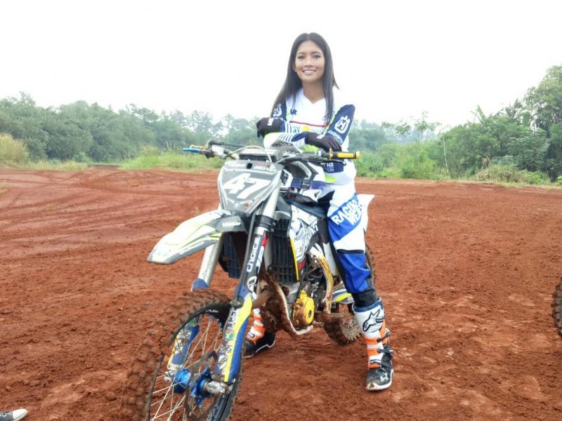 Anindya Kusuma Putri, Putri Indonesia Yang Doyan Naik Motor Trail