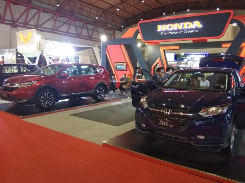 Duet SUV Honda jadi bintang utama di Jakarta Fair 2018. (foto: anto) 