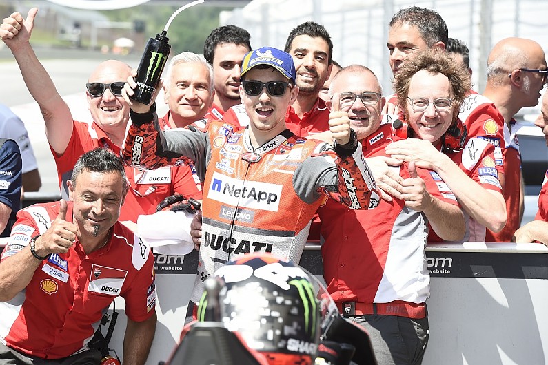Selebrasi Jorge Lorenzo bersama kru Ducati (ist)