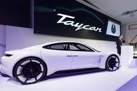 nama mobil listrik Porsche Taycan resmi diumumkan sebagai mobil sport bebas emisi. (foto: ist) 