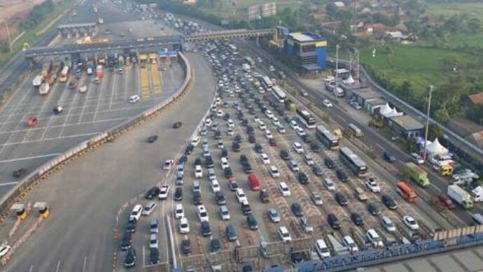 Pintu tol Cikarang Utama mencatat mobil masuk Jakarta. (foto : ist)