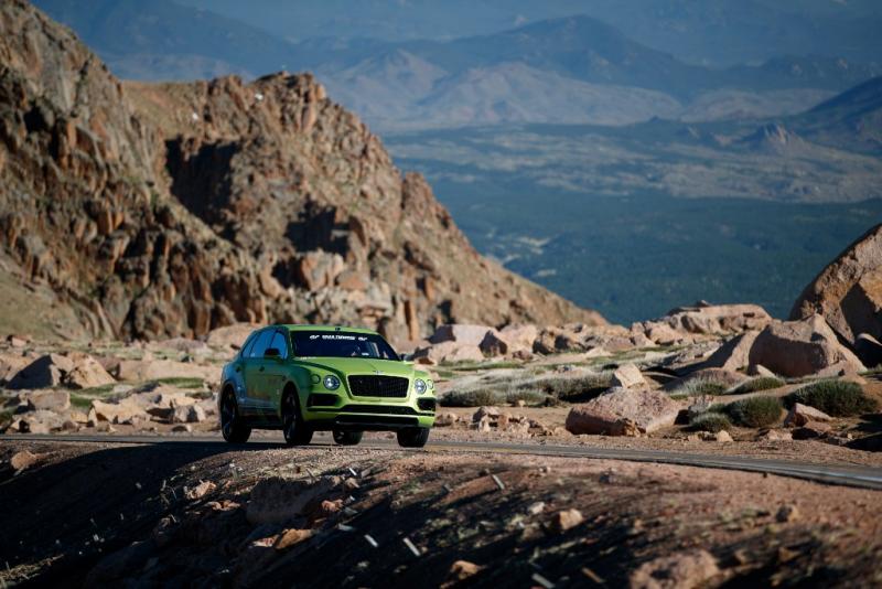 SUV Bentley Bentayga Cetak Rekor di Pikes Peak