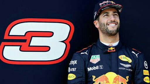 Daniel Ricciardo sepertinya akan tetap di tim Red Bull. (foto : ist)