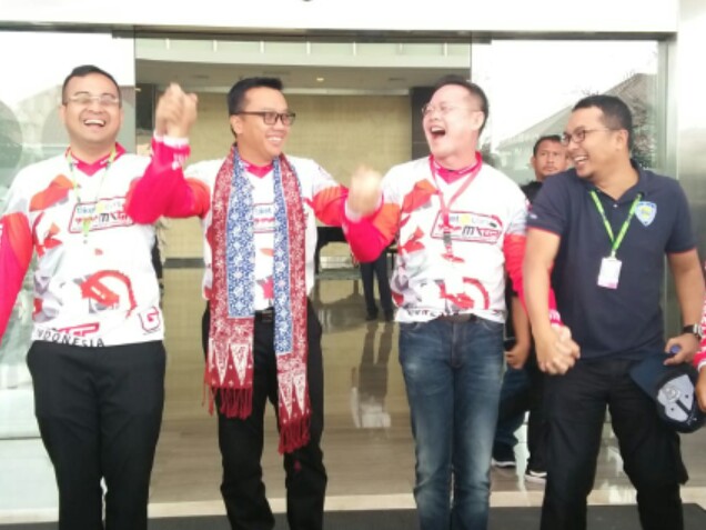 Lupakan Pilkada, Aswari Rivai Haha Hihi Dengan Menpora di MXGP Pangkalpinang