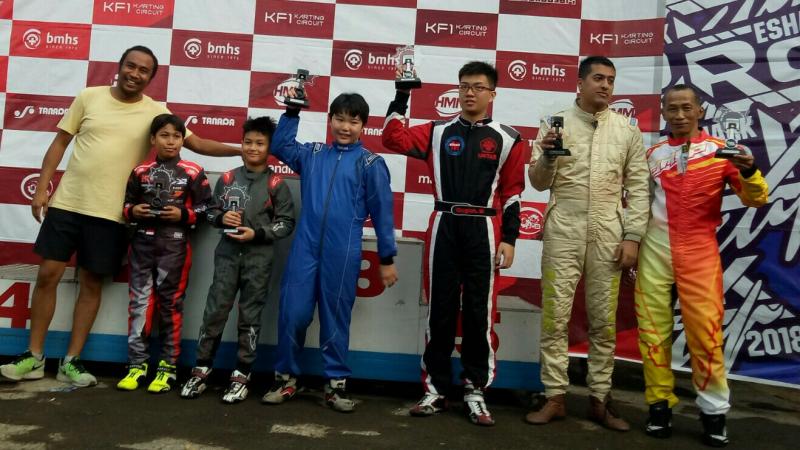 Para pegokart yang meraih the fastest of lap kejurnas seri 4. (foto : budsan)