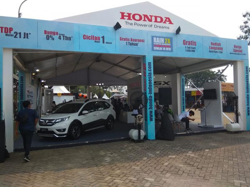 Honda Prospect Motor tawarkan promo menarik di Otobursa Tumplek Blek 2018. (foto: anto) 