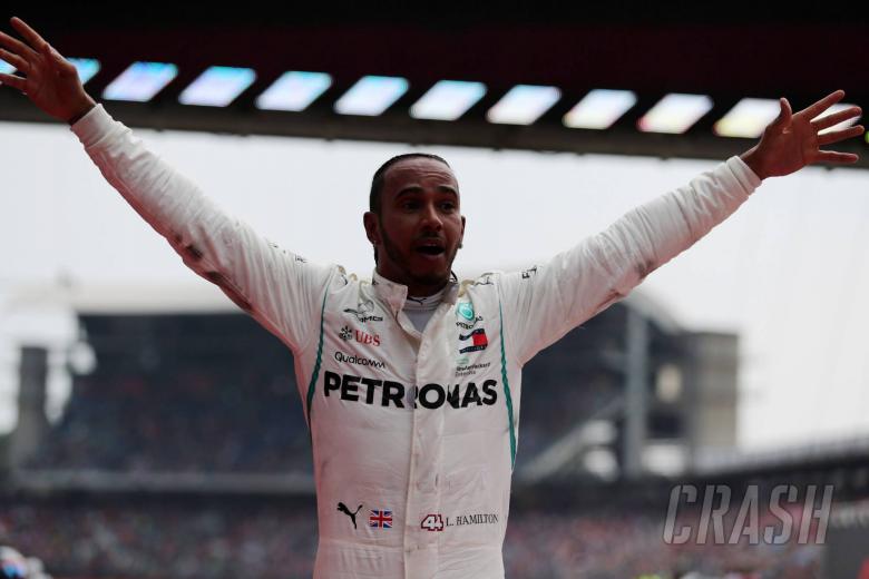 Lewis Hamilton menang di depan ribuan pendukung Sebastian Vettel (ist)