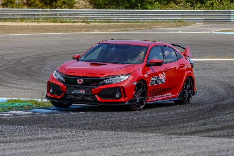 Honda Civic Type R cetak rekor baru di Sirkuit Estoril Portugal. (foto: Honda) 