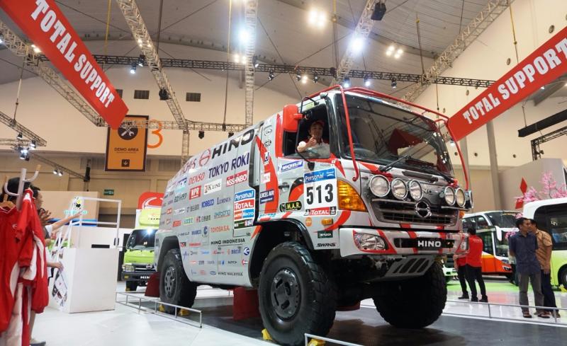 Hino Trucks tampilkan Truk Balap dan Truk Rendah Emisi di GIIAS 2018. (foto: ist) 