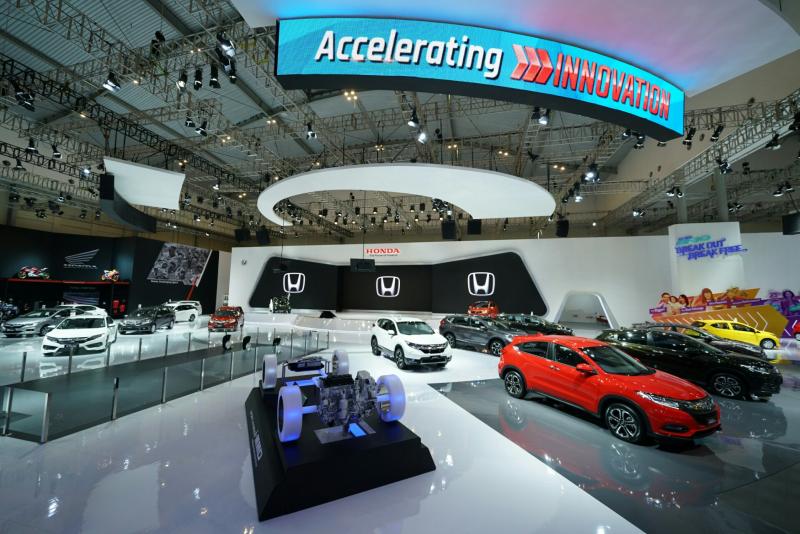 Booth Honda dengan tema Accelerating Innovation di GIIAS 2018. (foto : HPM)