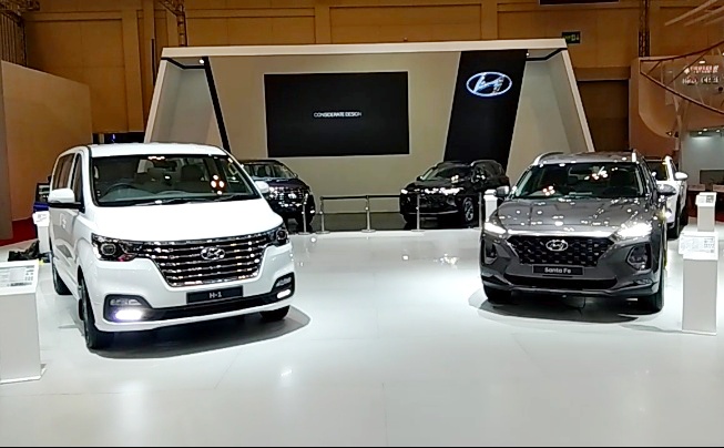 Hyundai tampilkan dua model terbaru di GIIAS 2018. (foto: anto) 