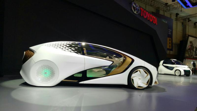 Toyota tampilkan mobil konsep dan teknologi masa depan di GIIAS 2018. (foto : budsan)