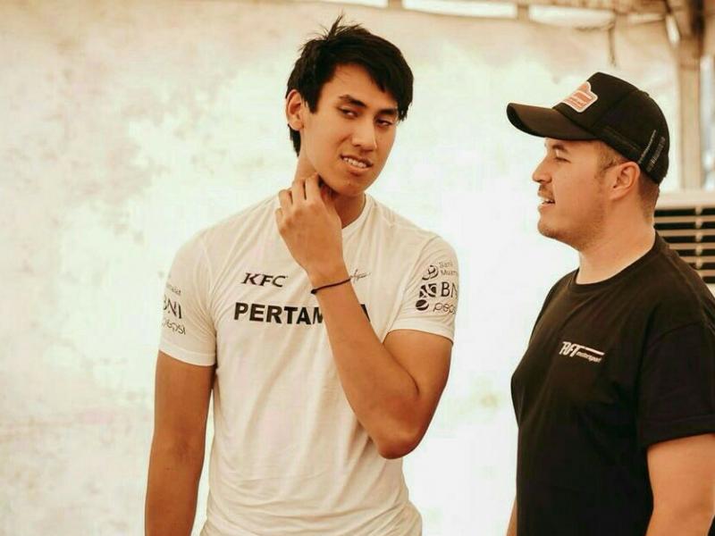 Sean Gelael dan Rifat Sungkar, menjadi stimulir generasi muda di ajang reli. (foto : BS)