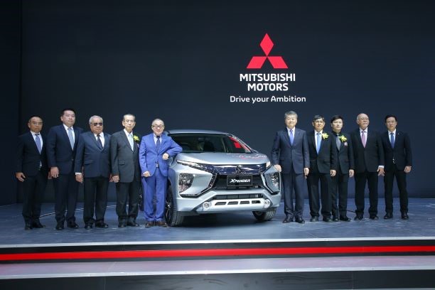 Manajemen Mitsubishi Motors Thailand resmi meluncurkan Xpander sebagai model Crossover. (foto: ist)