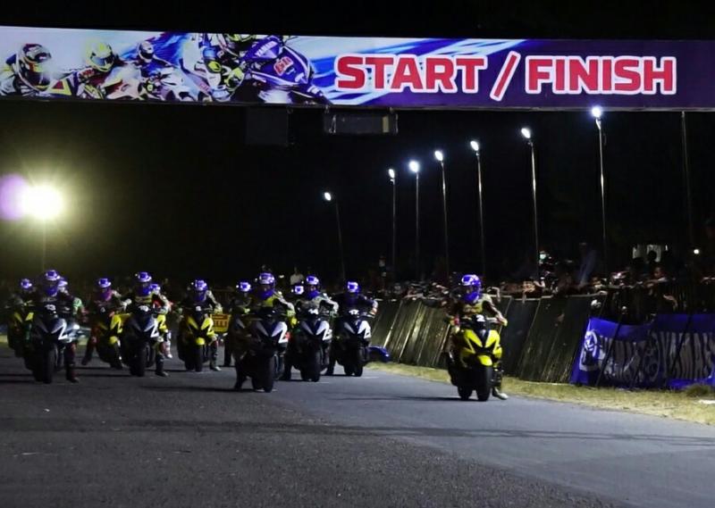 Seru juga Yamaha Cup Race di Pangkep digelar pada malam hari. (foto : ist)