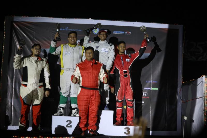 Andalkan Ban Achilles, Gerry Nasution Finish Pertama di ISSOM Night Race