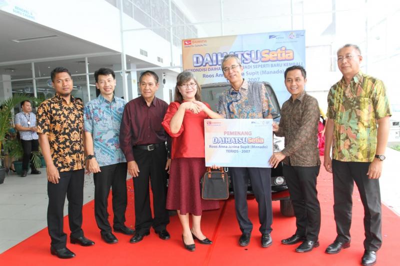Daihatsu berikan unit rekondisi kepada pelanggannya di Manado, Sulawesi Utara. (foto: ist) 